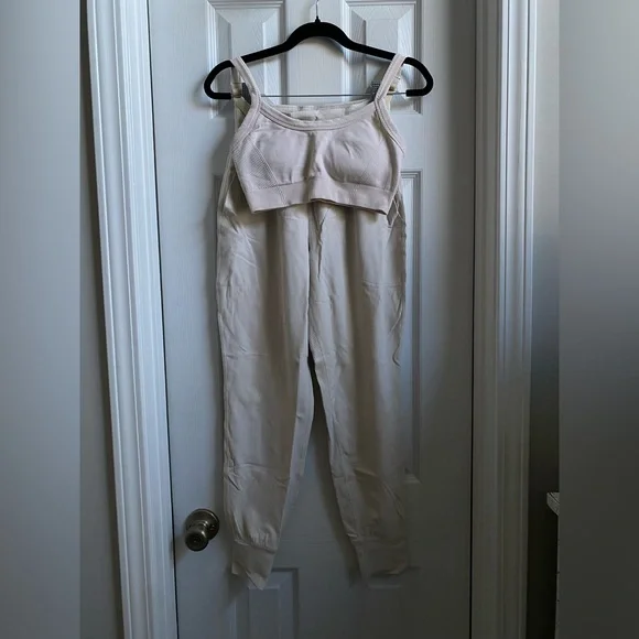 NWOT PowerSoft Set - Seamless Ribbed Sports Bra & High-Waisted 7/8 Joggers - Picture 2 of 13